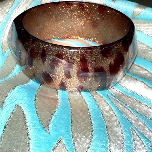 Vintage lucite sparkle leopard design brown gold bangle - Picture 6 of 9